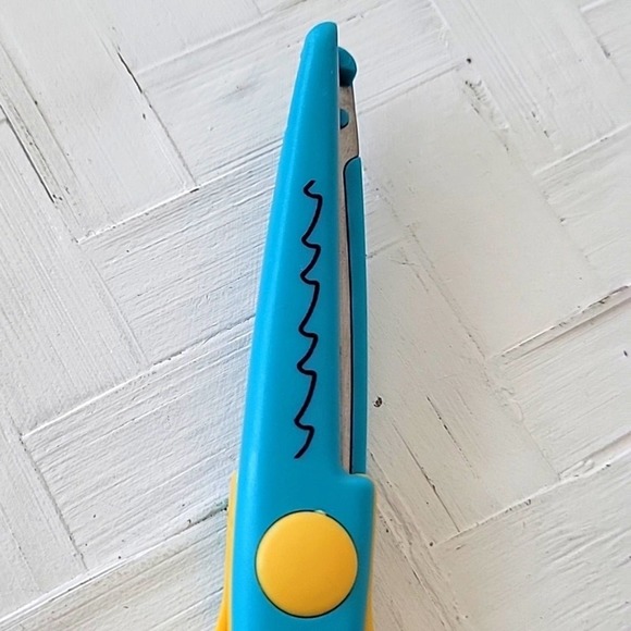 Provo Craft Lot of 6 Different Crafting Scissors with 6 Different Patterns - Picture 7 of 11